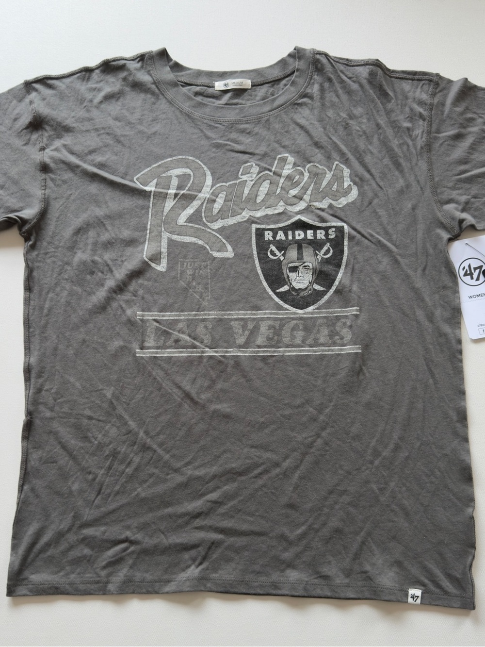 NWT Women's Las Vegas Raiders 47 Gray Graphic Tee with White Print Size M (KB7)